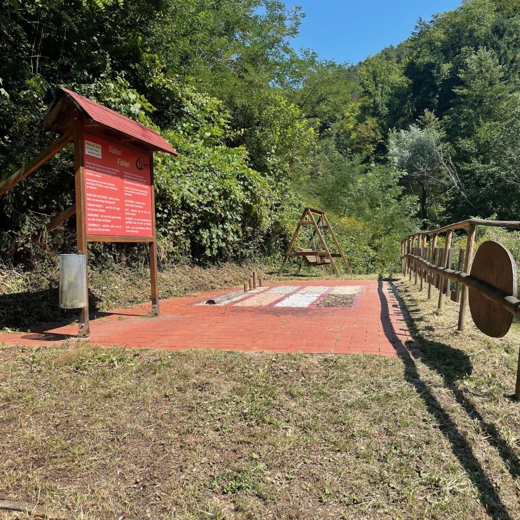 Titelfoto Weg der Sinne Station Fühlen NEU.msg
